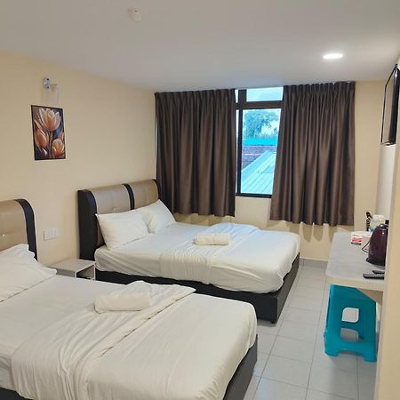 Southern Tip Hotel Понтиан-Кечил Экстерьер фото